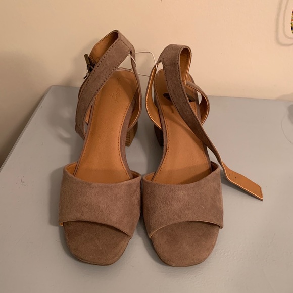 Taupe Suede ‘Megan’ heels new with tags - Picture 2 of 5